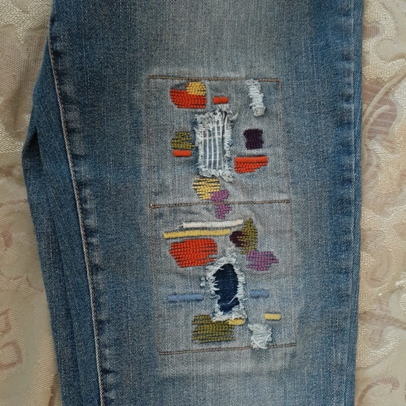 Est. 1846 Denim Distressed Beaded  Embroidered Design Jeans - Size 4 - Picture 6 of 8